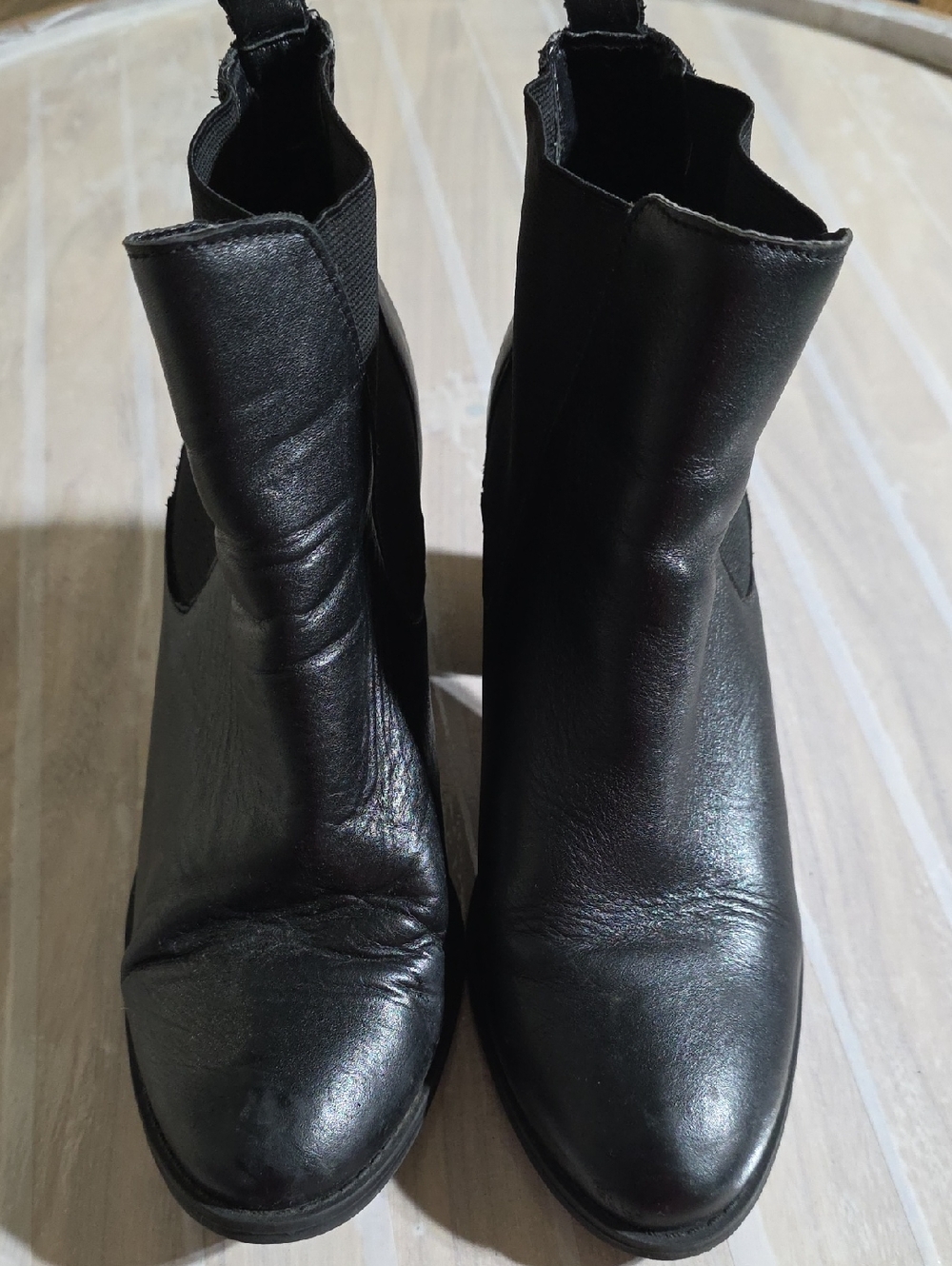 Steve Madden Black Leather Chelsea Ankle Boots